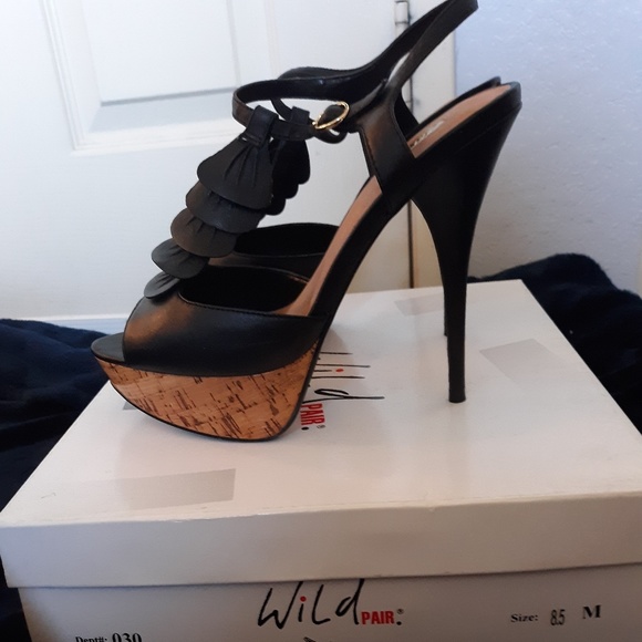 Shoes - Picture 3 of 3